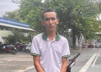 Lời khai của nam thanh niên dùng súng cướp tiền trong cửa hàng tiện lợi ở TP.HCM