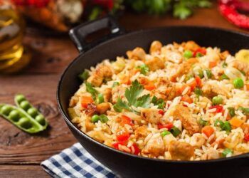 Mẹo rang cơm ngon không kém đầu bếp chuyên nghiệp