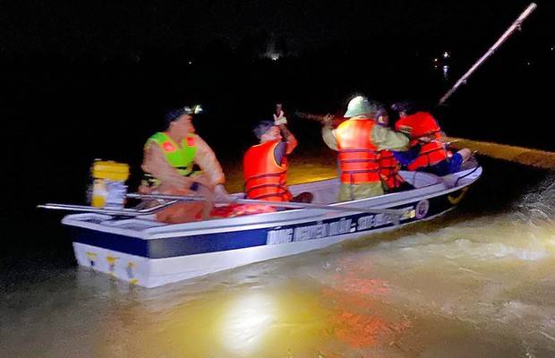 Nghệ An: Đã tìm thấy thi thể 2 vợ chồng bị nước lũ cuốn trôi tại huyện Nghi Lộc