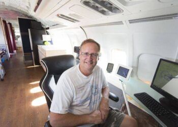 Người đàn ông mua máy bay để làm nhà ở, kết quả thành công ngoài tưởng tượng