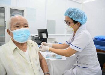 Người trẻ khỏe mạnh tiêm bao nhiêu mũi vaccine Covid-19 là đủ? Giải đáp từ chuyên gia