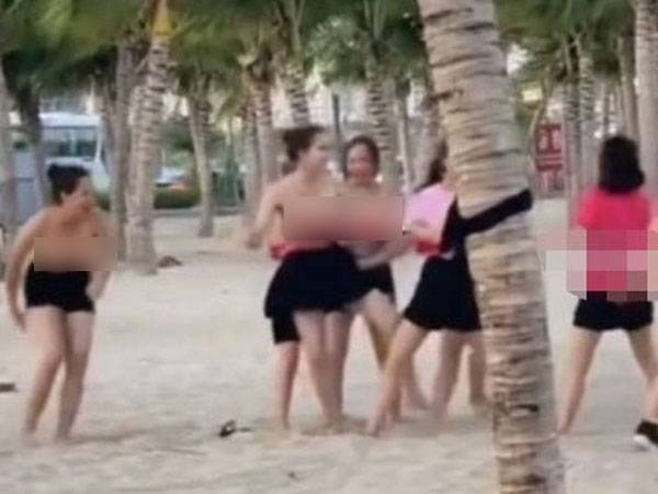 Nhóm nữ du khách cởi áo chơi team building trên bãi biển: Lãnh đạo TP Hạ Long nói gì?
