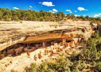 Những công trình kiến trúc trên vách đá đáng kinh ngạc đến từ thế giới cổ đại!