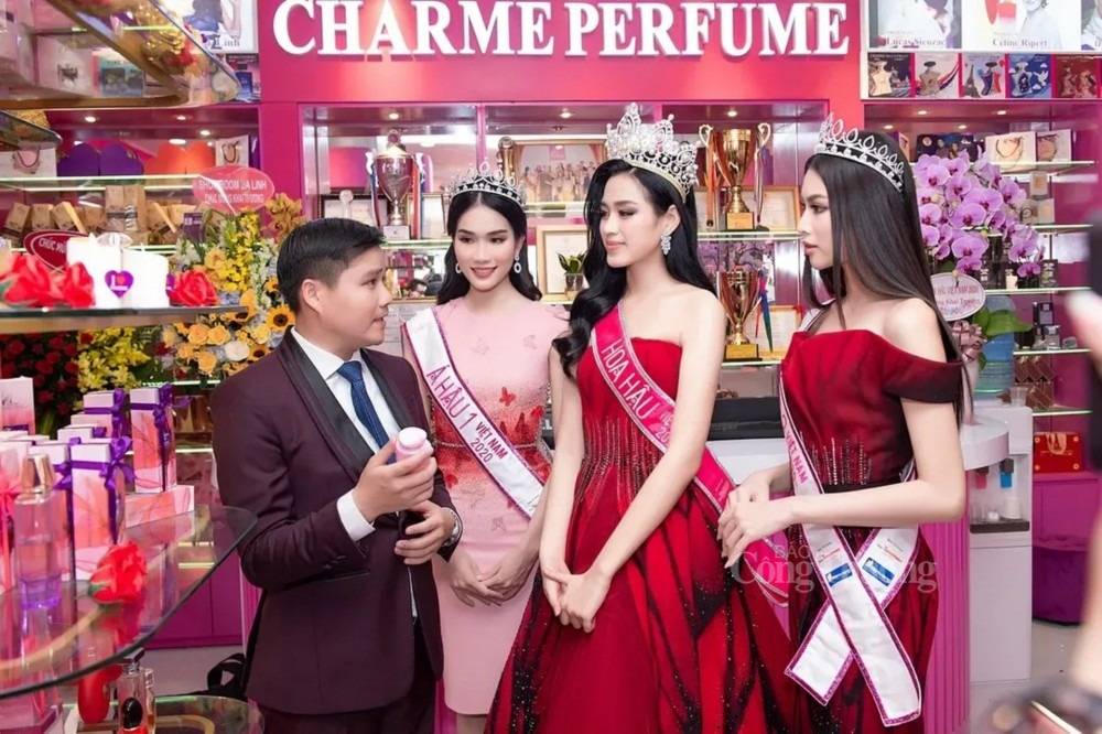 Những nghệ sĩ nổi tiếng nào đã quảng cáo, tiếp thị cho nước hoa Charme Perfume?