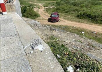 o to mat lai me cung con lao thang xuong chan cau Đà Nẵng: Ô tô mất lái, tông gãy trụ bê tông 2 mẹ con lao thẳng xuống chân cầu Ô tô mất lái, mẹ cùng con lao thẳng xuống chân cầu