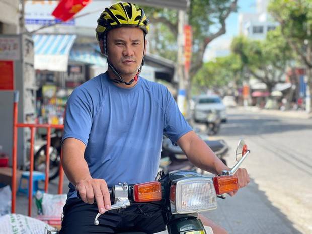 Thanh niên chạy như bay cứu cô gái bị ô tô cuốn vào gầm