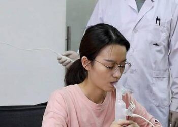 Trung Quốc phê duyệt vắc xin COVID-19 dạng hít
