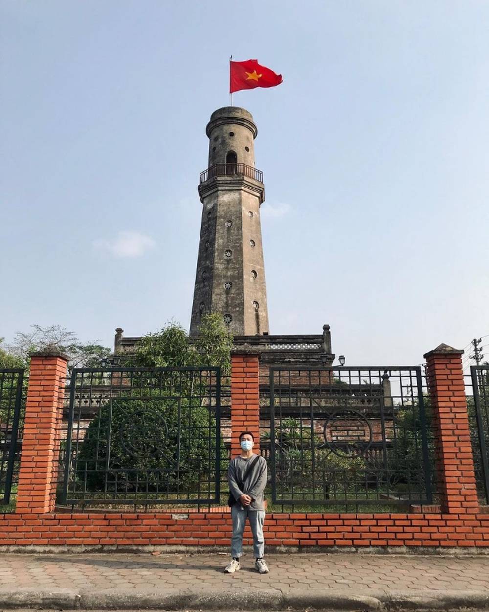 Tự hào chiêm ngưỡng 5 cột cờ kiêu hãnh tung bay dọc mảnh đất Việt Nam