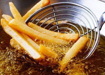 Vì sao ăn nhiều dầu mỡ có hại sức khoẻ, tăng nguy cơ bệnh tật 'đeo bám'?