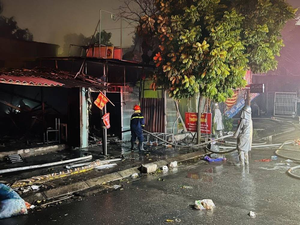 Vụ cháy hàng loạt kiot ở Hà Nội: Mời chủ quán cà phê 