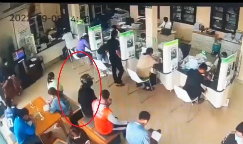 Xuất hiện clip toàn cảnh vụ nổ súng cướp ngân hàng ở Đồng Nai