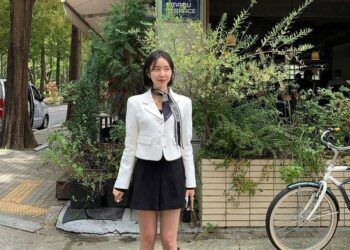 10 cách biến hóa với váy ngắn trong mùa lạnh