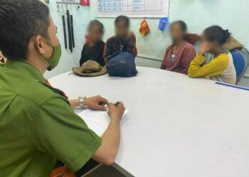 4 phụ nữ Vân Kiều đi ăn xin ở Huế bị vu oan là bắt cóc trẻ em