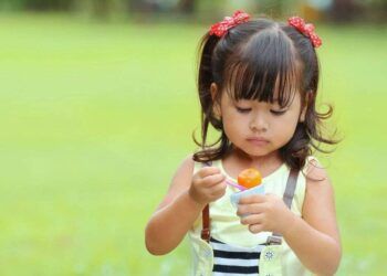 5 điều cần làm khi trẻ sống khép mình