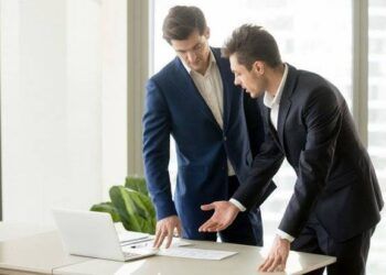 5 sai lầm giao việc của sếp ảnh hưởng đến năng suất làm việc của nhân viên