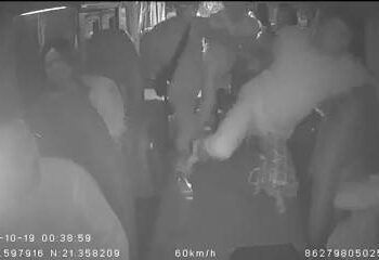 Hành khách đòi đánh tài xế vì không được xuống xe để ‘giải quyết nỗi buồn’