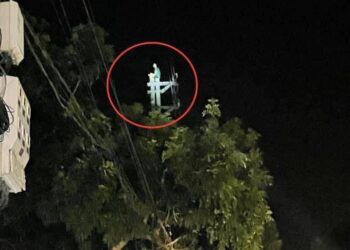 Lào Cai: Thanh niên leo lên cột điện ngồi tĩnh tâm khiến cả khu phố mất điện