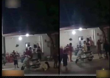 Bạn gái dỗi ngồi bệt giữa đường, chàng trai dỗ mãi không được bèn thẳng tay ném xuống đường rồi đá đấm cật lực