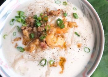 Bánh canh mặn nước cốt dừa - món ăn lạ miệng mang hồn quê miền Tây