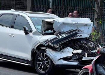 Camera vụ nữ tài xế lái Mazda lấn làn, tông trực diện xe bồn chở xăng ở Hải Phòng