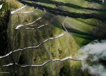 Cảnh thiên nhiên hùng vĩ đến choáng ngợp ở cung đường nguy hiểm nhất thế giới