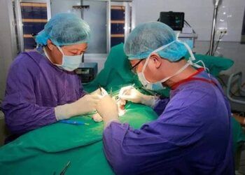 Cấy 16 viên bi vào "của quý", thanh niên phải cầu cứu bác sĩ