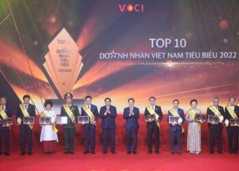 Công bố Top 10 doanh nhân tiêu biểu nhất Việt Nam 2022: Chỉ có 1 tỷ phú USD góp mặt