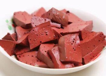 Đều là cao thủ 'quét sạch' độc tố, tiết vịt và tiết lợn loại nào tốt hơn?