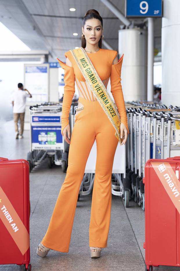 Đoàn Thiên Ân chính thức lên đường đến Miss Grand International 2022