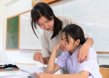 Đừng phàn nàn khi con bị điểm kém, nguyên nhân thực sự là đây