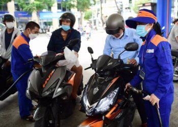 Giá xăng ngày mai có thể giảm mạnh, về hơn 20.000 đồng/lít