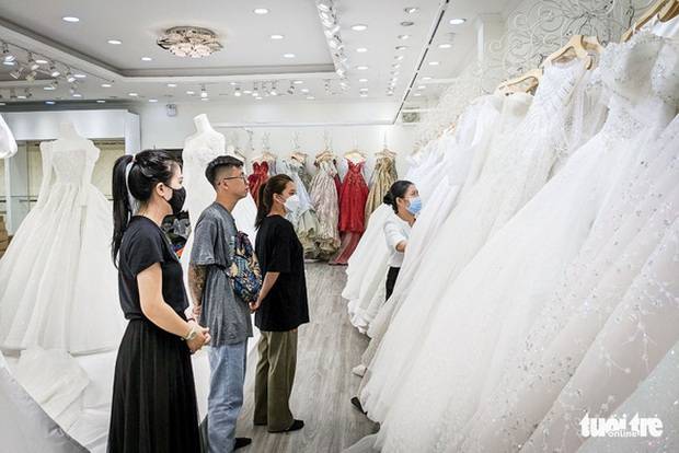 Hệ thống đồ cưới Mai Wedding mở cửa lại, hứa đảm bảo quyền lợi khách hàng