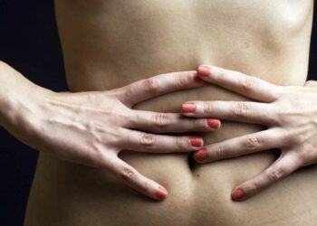 Hiểm họa từ thói quen hóp bụng để có eo thon