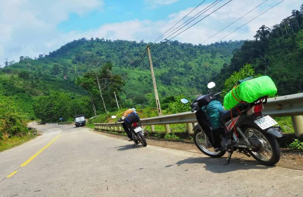 Khách Tây đúc kết muôn kiểu du lịch tiết kiệm ở Việt Nam: Đi phượt, mắc võng là rẻ nhất!