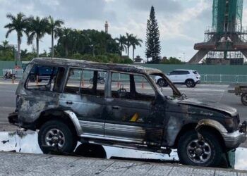 lam ro nguyen nhan vu nguoi dan ong livestream dot oto nhan tin cho lanh dao tp da n Điều tra nguyên nhân người đàn ông tự tay đốt ôtô rồi livestream trên Facebook Làm rõ nguyên nhân vụ người đàn ông livestream đốt ôtô, nhắn tin cho lãnh đạo TP.Đà Nẵng