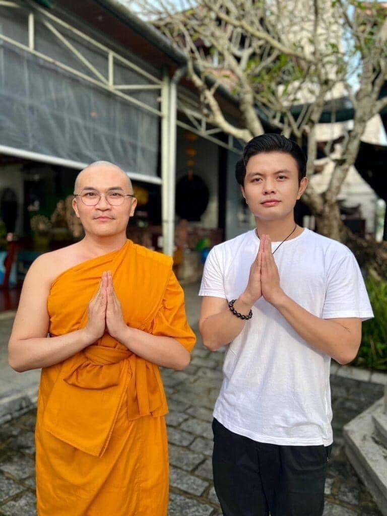 MXH rầm rộ hình ảnh MC Đại Nghĩa cạo đầu xuất gia, chuyện gì đây? MXH rầm rộ hình ảnh MC Đại Nghĩa cạo đầu xuất gia, chuyện gì đây?