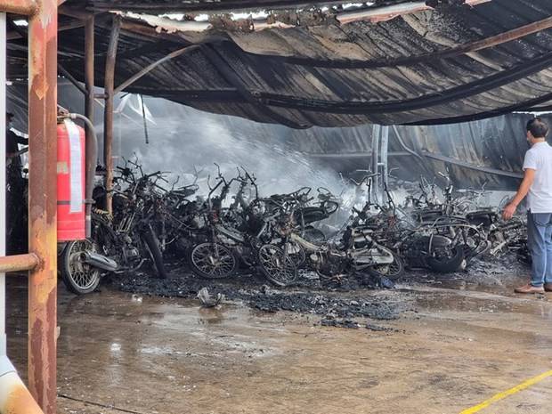 Nam Định: Hỏa hoạn thiêu rụi khoảng 250 xe máy của công nhân may