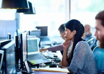 Nằm lòng 3 quy tắc bất thành văn nơi công sở, sự nghiệp sẽ lên “như diều gặp gió'