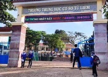 Nam sinh lớp 9 bị đâm tử vong trên đường đi học về
