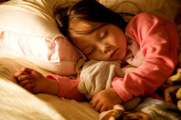 Nên cho trẻ ngủ một mình từ khi nào và cách luyện cho con ngủ riêng