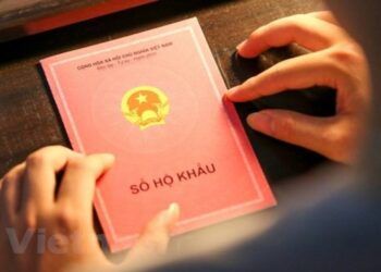 Người dân chật vật khi sổ hộ khẩu giấy bị thu hồi: Cơ quan chức năng nói gì?