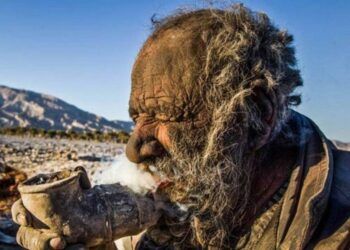 Người ở dơ nhất thế giới qua đời ít tháng sau khi tắm rửa