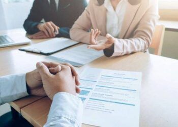 Nhà tuyển dụng hỏi ứng viên vì sao nghỉ việc ở công ty cũ, có nên trả lời là do "lương thấp"?