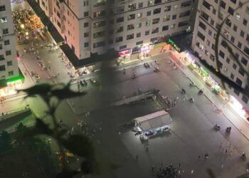 Nhắc nhở người cao tuổi ngưng hát karaoke không được, nhóm thanh niên mang loa kéo bật nhạc đám ma 'át chế'