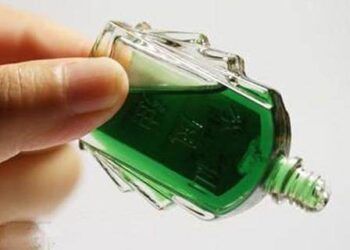 Nhỏ dầu gió vào 2 vị trí trước khi ngủ, các cơ quan trong cơ thể sẽ được nuôi dưỡng tốt hơn