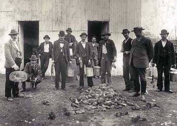 Những công việc kỳ quặc nhất trong lịch sử, người hiện đại không thể tin nổi từng tồn tại