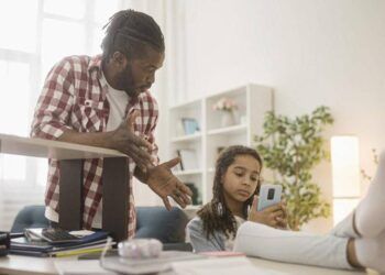 Những quy tắc vàng khi phê bình mà không làm tổn thương con cái