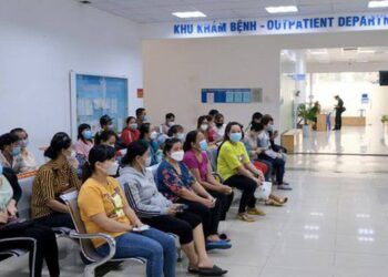 NÓI THẲNG: Bác sĩ không làm ngoài giờ sao đủ sống?