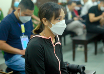 Ông nội bé gái bị đóng 9 chiếc đinh vào đầu đề nghị điều tra sự liên quan của con dâu cũ