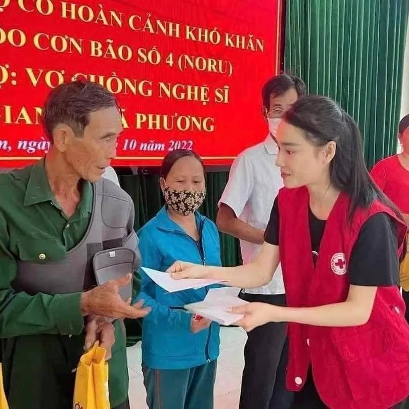 Phan Anh, Thủy Tiên, Đại Nghĩa, Hòa Minzy và dàn sao Việt lên đường vào miền Trung làm từ thiện sau bão Noru